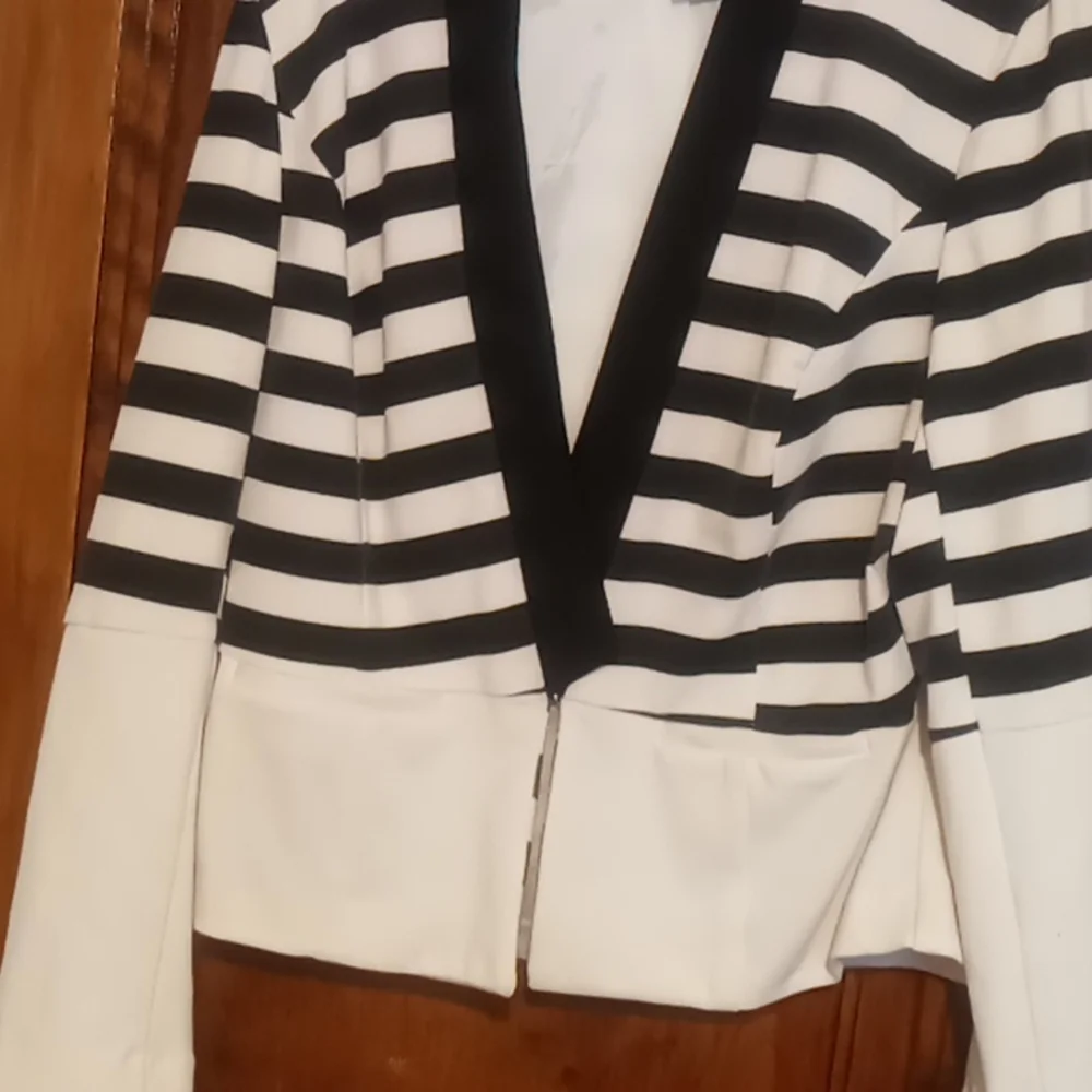 Blazer - Picture 2 of 3